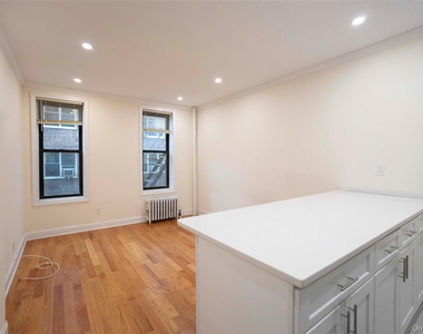 83-52 Talbot Street - Photo Thumbnail 5