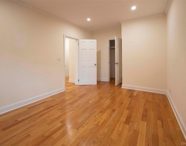 83-52 Talbot Street - Photo Thumbnail 9