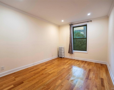 83-52 Talbot Street - Photo Thumbnail 8