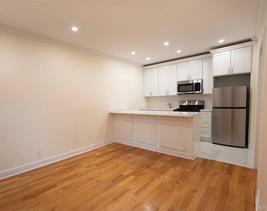 83-52 Talbot Street - Photo Thumbnail 4