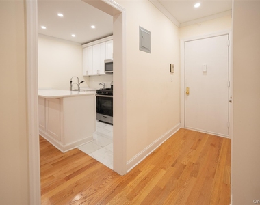 83-52 Talbot Street - Photo Thumbnail 2