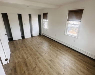 480 Westbury Avenue - Photo Thumbnail 5