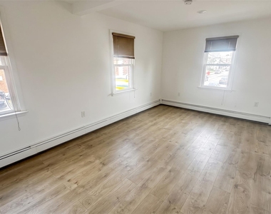 480 Westbury Avenue - Photo Thumbnail 6