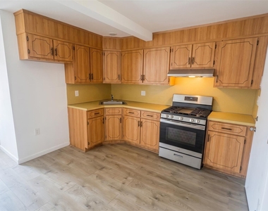 480 Westbury Avenue - Photo Thumbnail 4
