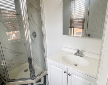 480 Westbury Avenue - Photo Thumbnail 8