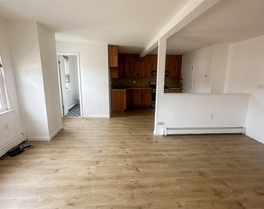 480 Westbury Avenue - Photo Thumbnail 2