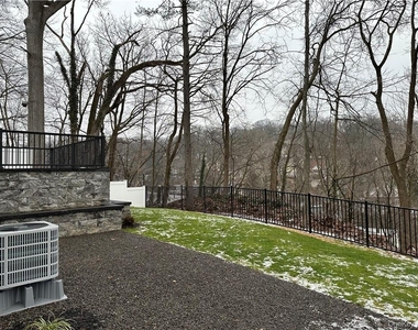 32 General Heath Avenue - Photo Thumbnail 14