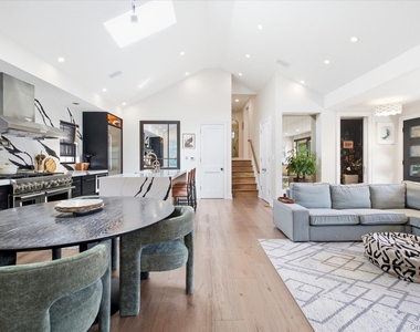344 E Beech Street - Photo Thumbnail 4