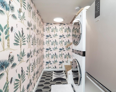 344 E Beech Street - Photo Thumbnail 20