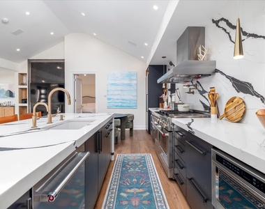 344 E Beech Street - Photo Thumbnail 3