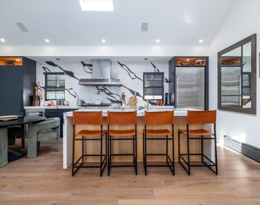 344 E Beech Street - Photo Thumbnail 2