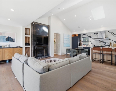 344 E Beech Street - Photo Thumbnail 11