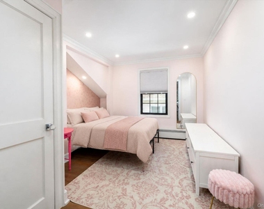 344 E Beech Street - Photo Thumbnail 16