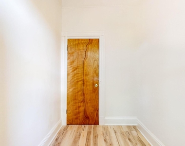 20-13 Greene Avenue - Photo Thumbnail 16
