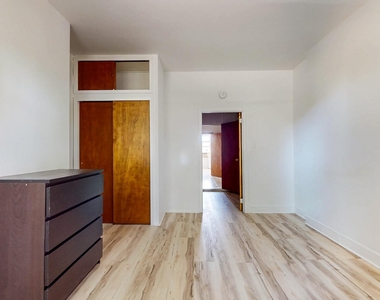 20-13 Greene Avenue - Photo Thumbnail 15