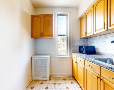 20-13 Greene Avenue - Photo Thumbnail 5