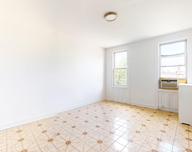 20-13 Greene Avenue - Photo Thumbnail 7
