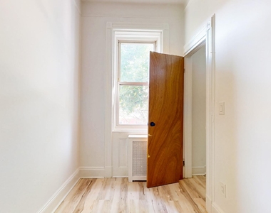 20-13 Greene Avenue - Photo Thumbnail 17