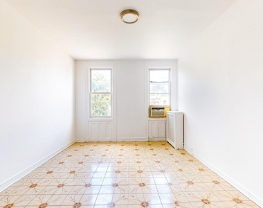 20-13 Greene Avenue - Photo Thumbnail 8