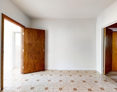 20-13 Greene Avenue - Photo Thumbnail 11