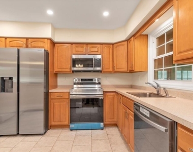 1002 Eglon Court - Photo Thumbnail 9