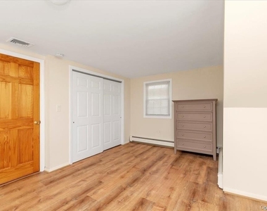 1002 Eglon Court - Photo Thumbnail 15