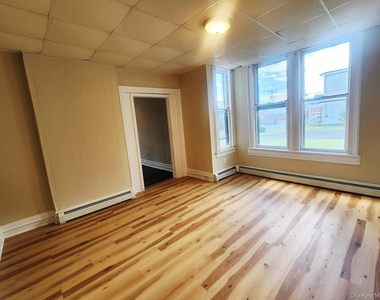 82 Jersey Avenue - Photo Thumbnail 3