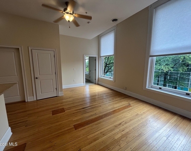256 Broadway - Photo Thumbnail 3
