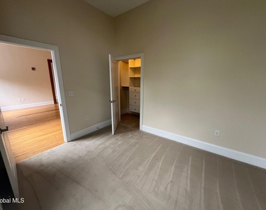 256 Broadway - Photo Thumbnail 6