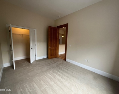 256 Broadway - Photo Thumbnail 4