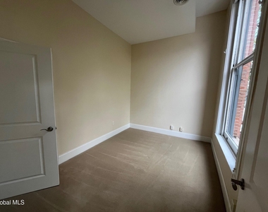 256 Broadway - Photo Thumbnail 7
