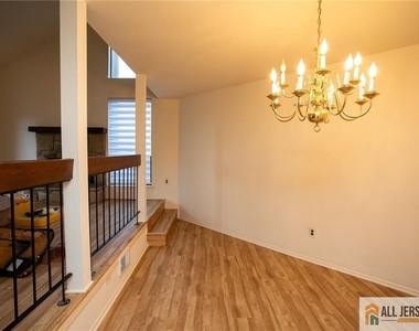 112 Bluebird Drive - Photo Thumbnail 16