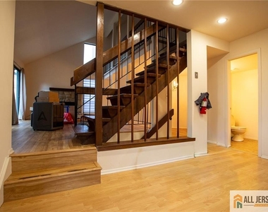 112 Bluebird Drive - Photo Thumbnail 6