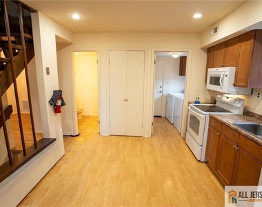 112 Bluebird Drive - Photo Thumbnail 5