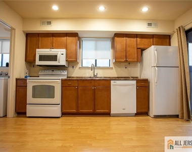 112 Bluebird Drive - Photo Thumbnail 3