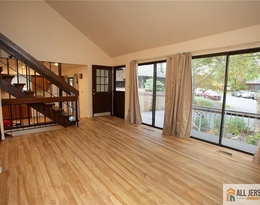 112 Bluebird Drive - Photo Thumbnail 12