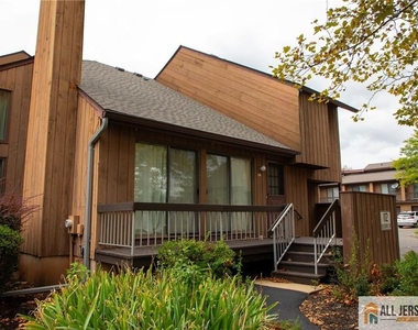 112 Bluebird Drive - Photo Thumbnail 2