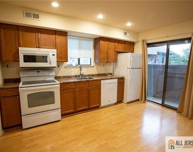 112 Bluebird Drive - Photo Thumbnail 4