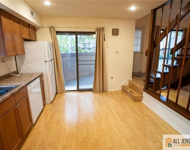 112 Bluebird Drive - Photo Thumbnail 8