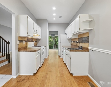 1507 Wagon Wheel Court - Photo Thumbnail 4