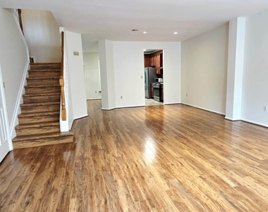 75 Ashford Drive - Photo Thumbnail 2