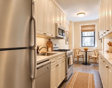 900 W End Avenue - Photo Thumbnail 1