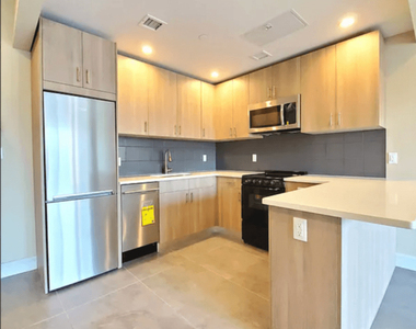 352 S 1st Street - Photo Thumbnail 3