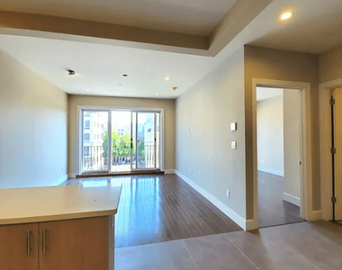 352 S 1st Street - Photo Thumbnail 4