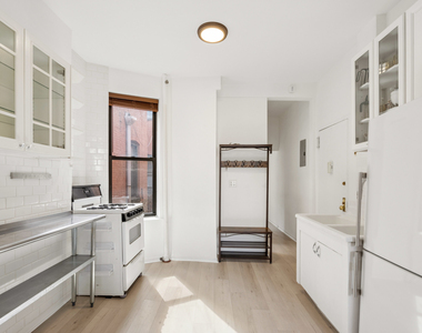 349 W 44th Street - Photo Thumbnail 4