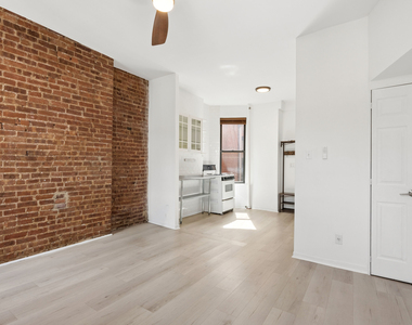 349 W 44th Street - Photo Thumbnail 3