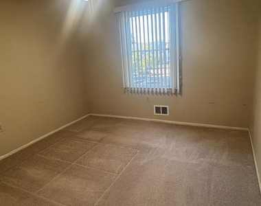 8 Begonia Court - Photo Thumbnail 7