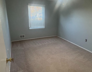 8 Begonia Court - Photo Thumbnail 6