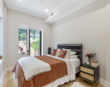 573 Gates Avenue - Photo Thumbnail 4