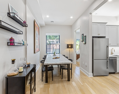 573 Gates Avenue - Photo Thumbnail 2